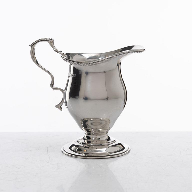 A silver cream jug, mark of S W Smith & Co, Birmingham, England 1929.