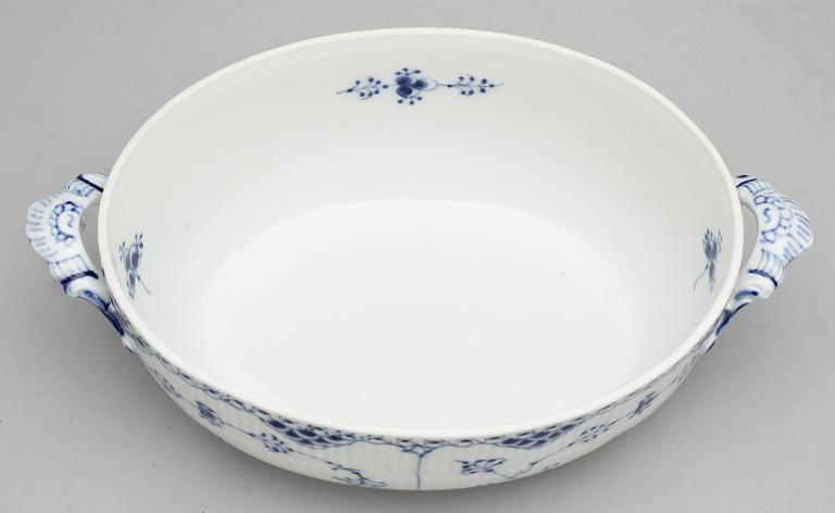 TERRIN MED LOCK, porslin, Musselmalet, Royal Copenhagen, 1900-tal.