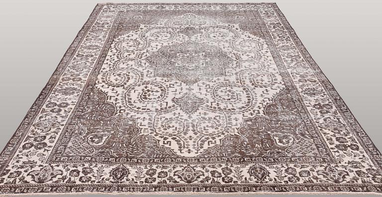 A carpet, Oriental, ca 355 x 235 cm.