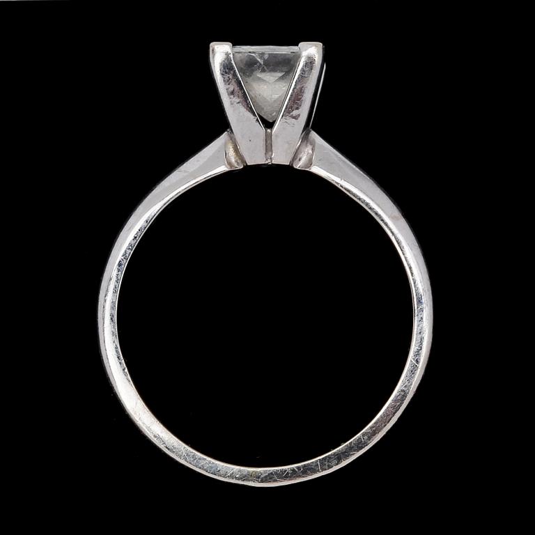 RING, princess cut diamond, 1.07 cts.