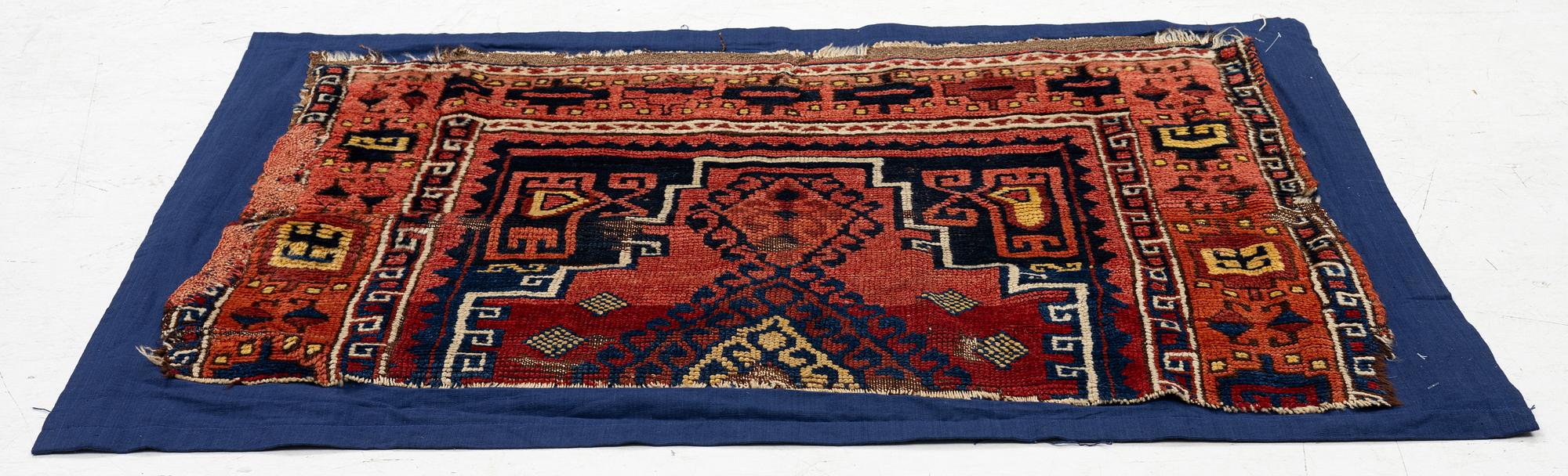 Fragment, antik Shavak, Tunceli området, östra Anatolien, ca 77 x 95 cm (87 x 113 cm med foder).