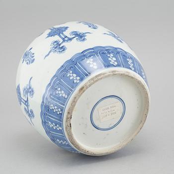 A porcelain jar from the 18th century China.