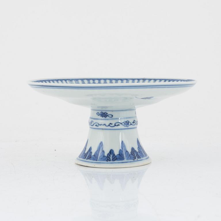 A blue and white Chinese stemcup, late Qing dynasty / around 1900.