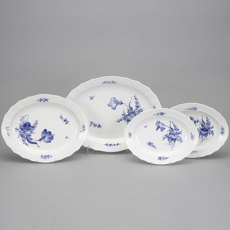 SERVISPORSLIN, porslin, 82 delar, "Blå Blomst" Royal Copenhagen, Danmark.