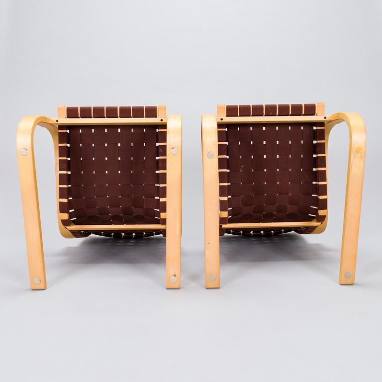 Alvar Aalto, a pair of late 1900s '406' armchairs for Artek.