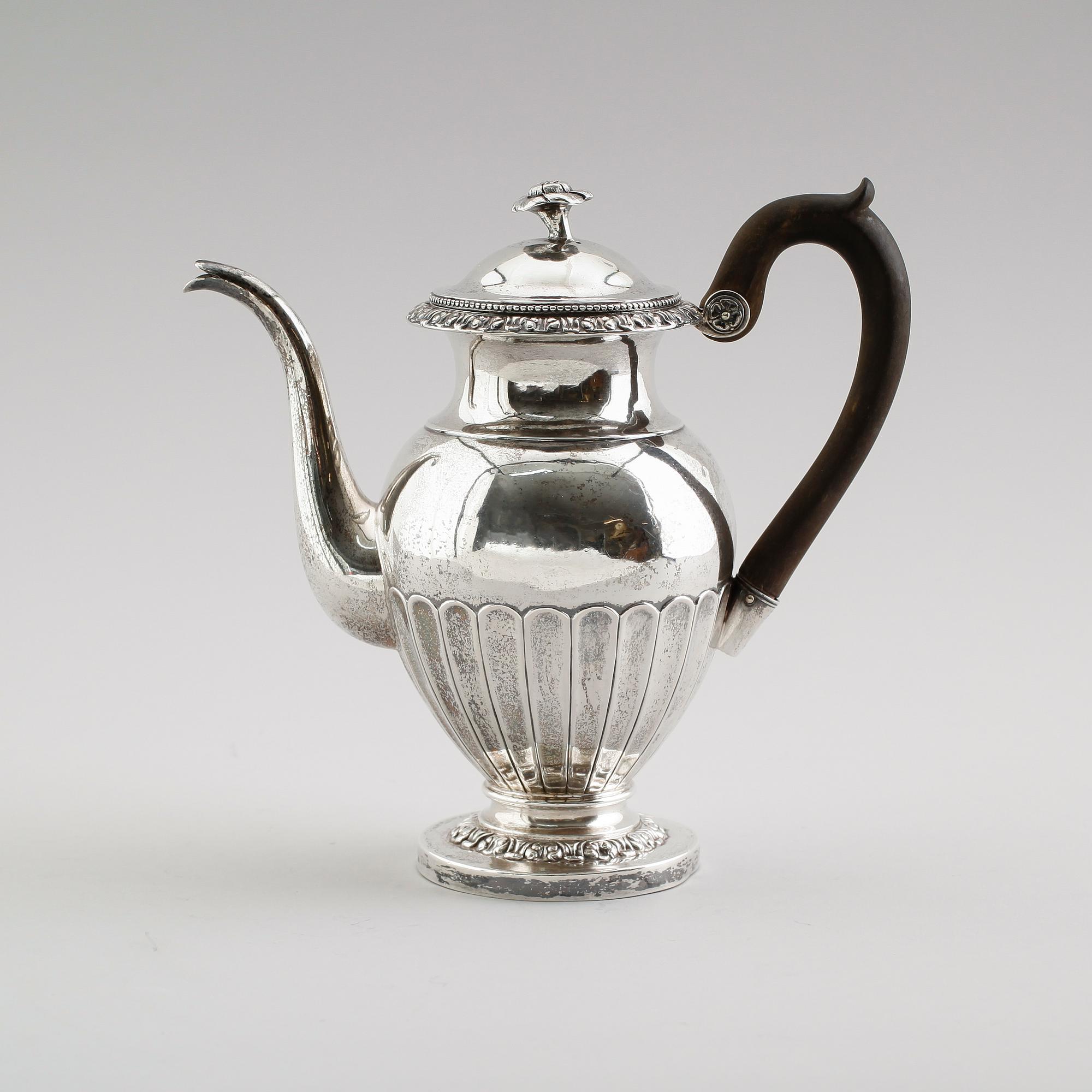 KAFFEKANNA, silver, Gustaf Möllenborg, Stockholm 1837. Vikt ca 447 gram.
