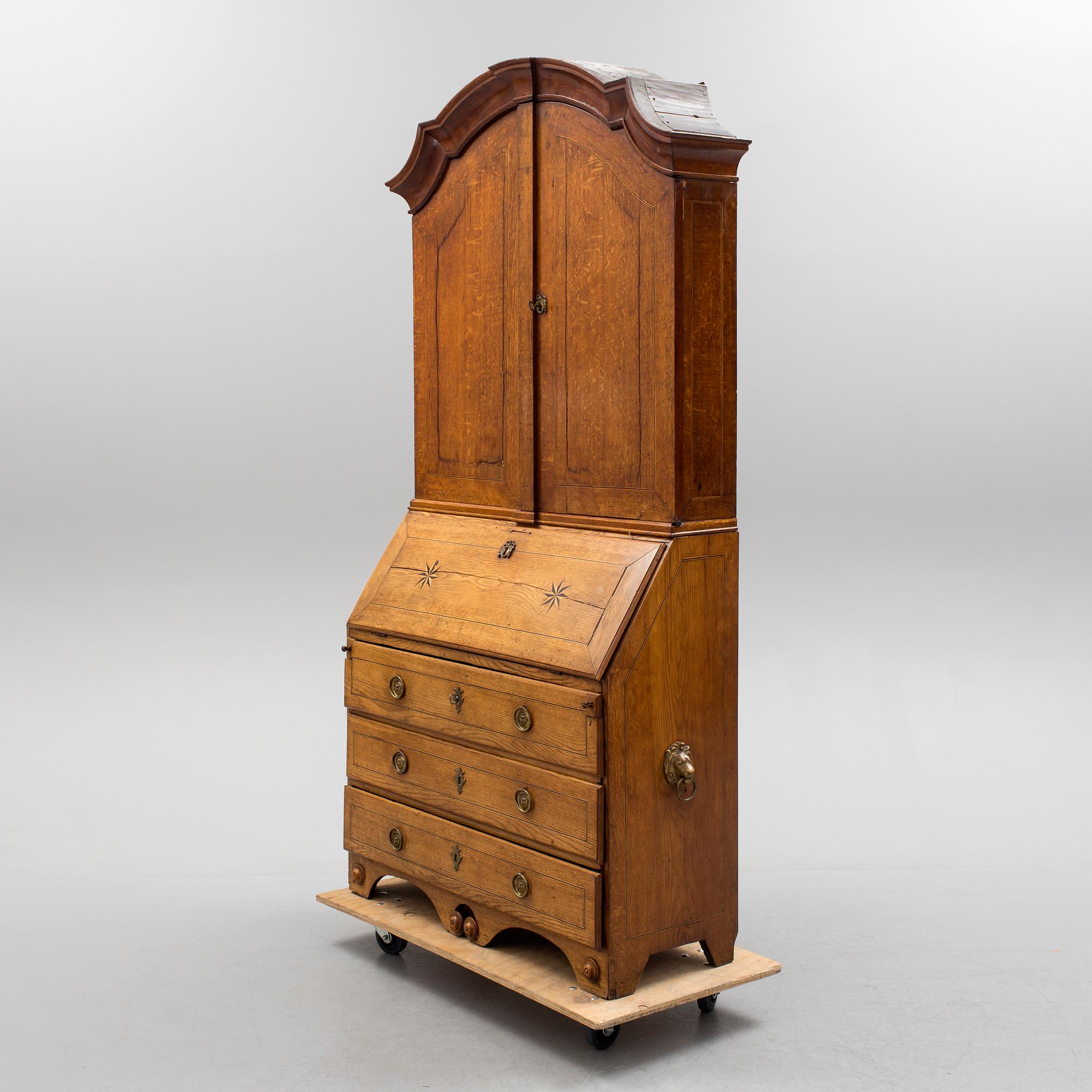 A first half of the 18th century oak writing cabinet.