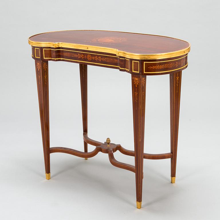 A Directoire style marquetry table from around year 1900.