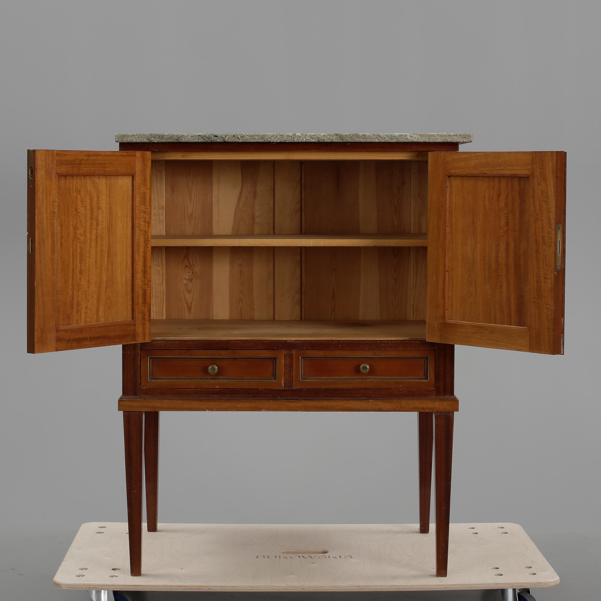 SKÅP, gustaviansk stil, 1900-talets mitt.