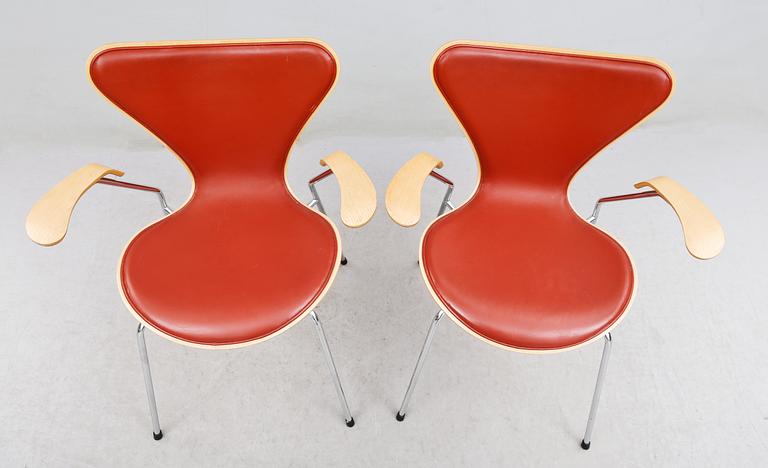 KARMSTOLAR, 1 par, "Sjuan", Arne Jacobsen, Fritz Hansen, 1997.