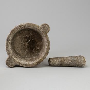 A 19th/20th century marble mortar.