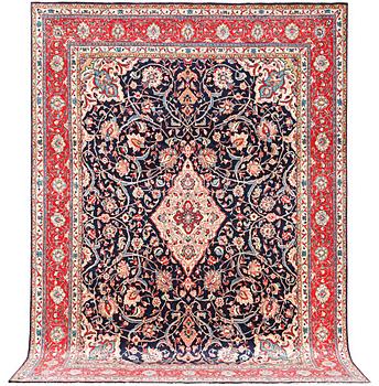 A Mahal carpet, a. 375 x 263 cm.