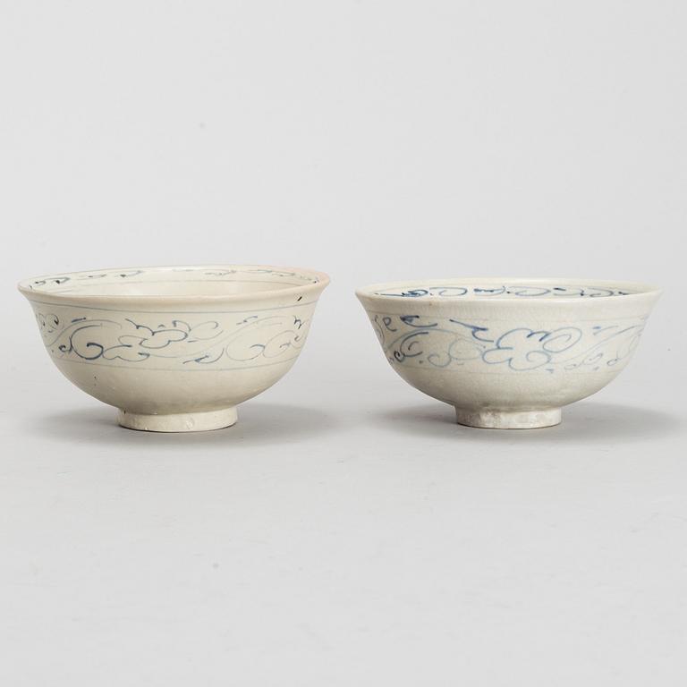 Two Vietnamese bowls, 16th / 17th Century.