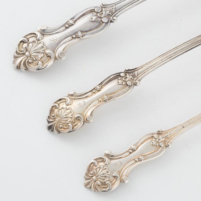 A set of 16 silver spoons, bearing the mark of L. Larson & Co, Gothenburg, 1856-58.