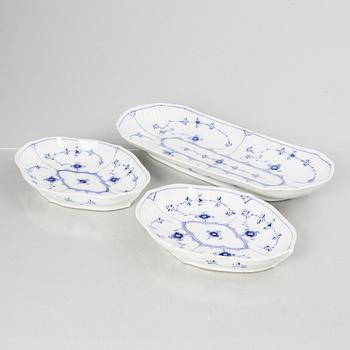 Royal copenhagen, servisdelar, 9 st, porslin, "Musselmalet" riflet, Danmark, delvis 1898-1923.