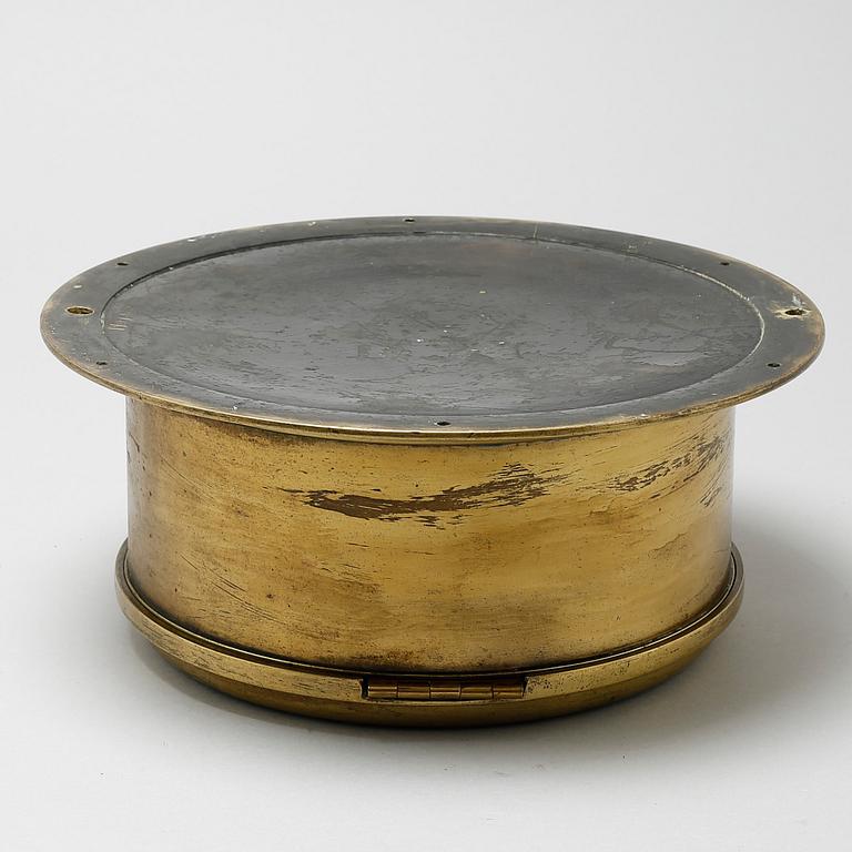 A ship clock, London, around the year 1900.