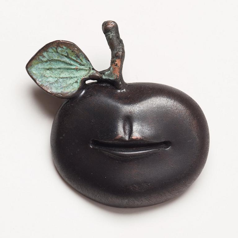 Claude Lalanne brosch brons "Pomme bouche".