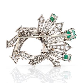 BROSCH, Pierre Sterlé, med diamanter samt smaragder, Paris, ca 1940-50-tal.