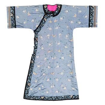 1192. A lavender blue embroidered silk female informal robe, late Qing dynasty, 19th century.