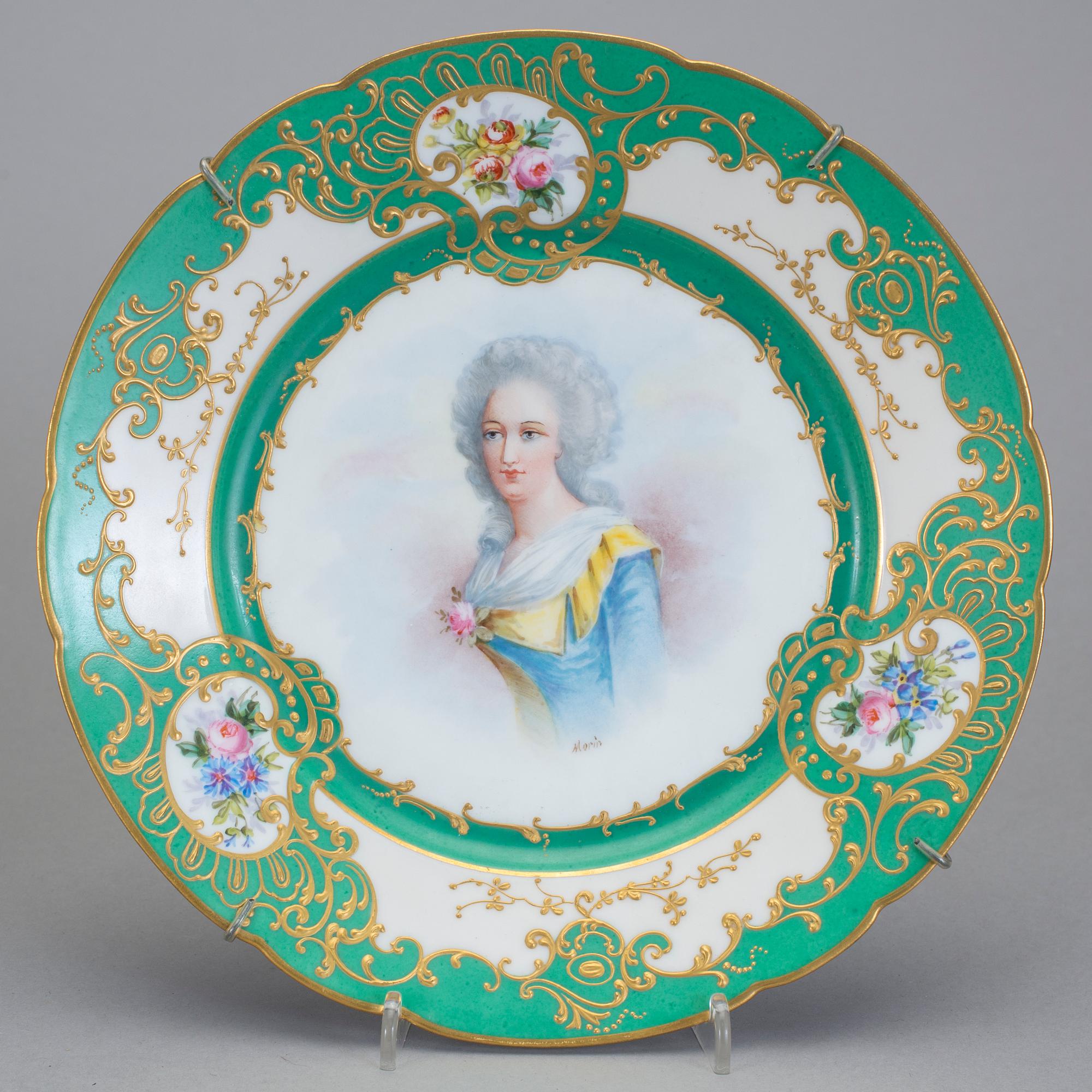 TALLRIKAR, ett par, porslin, bär Sevrésliknande märkning, 1800-tal.