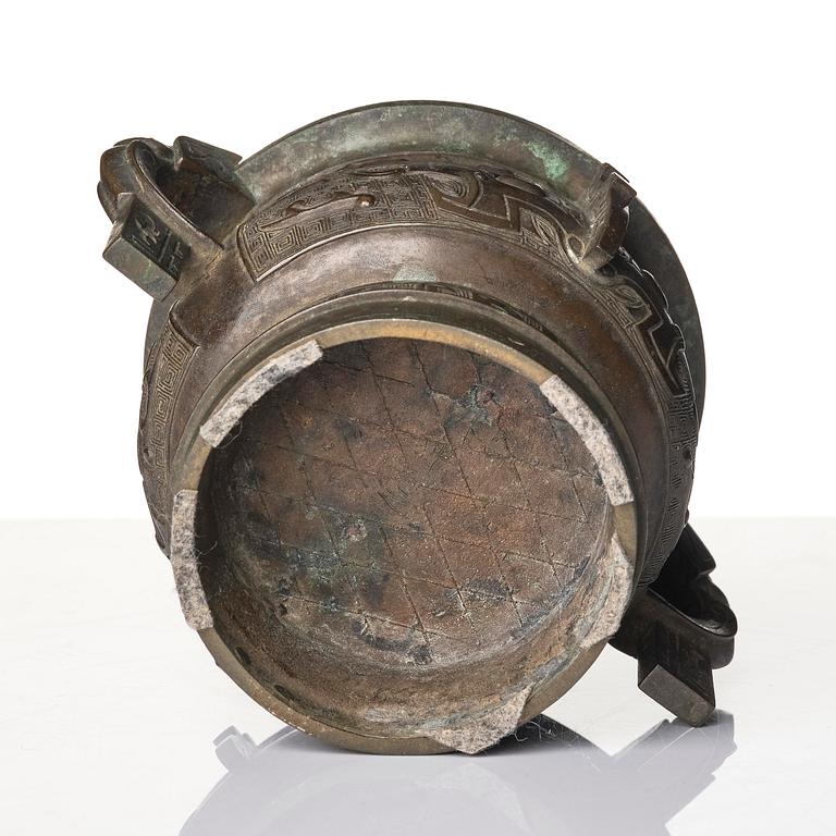 Rökelsekar, brons. Qingdynastin, 1700-/1800-tal.