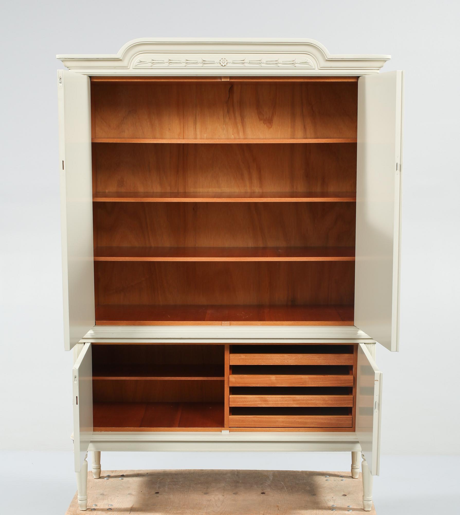 SKÅP, gustaviansk stil, 1900-talets andra hälft.