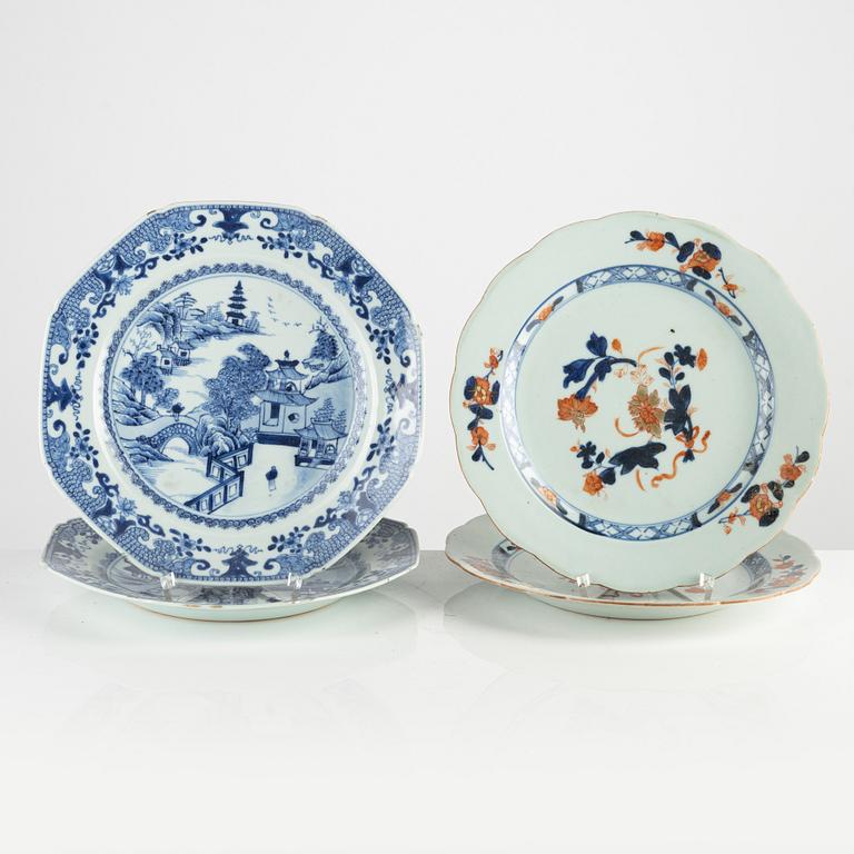 Two pairs of porcelain plates, China, Qing dynasty, 18th century.