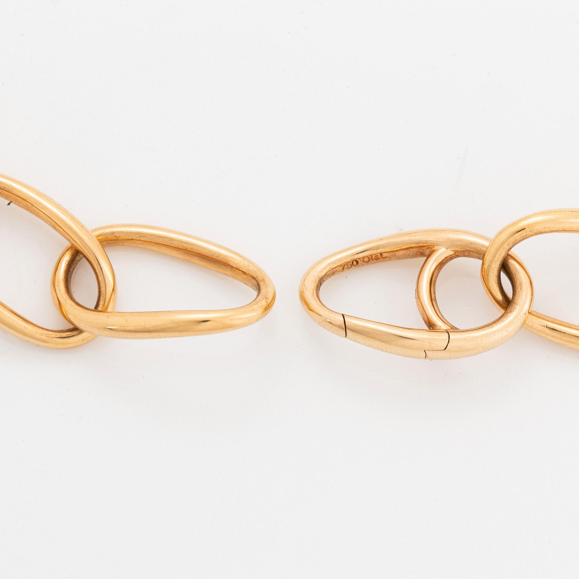 An 18K gold Ole Lynggaard "Love" necklace.