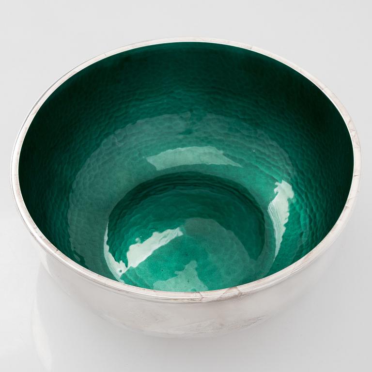 A. Tillander, skål, sterlingsilver och emalj, Åbo 2005.