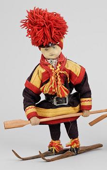 FIGURER, 3 st, tyg, 1900-talets första hälft.