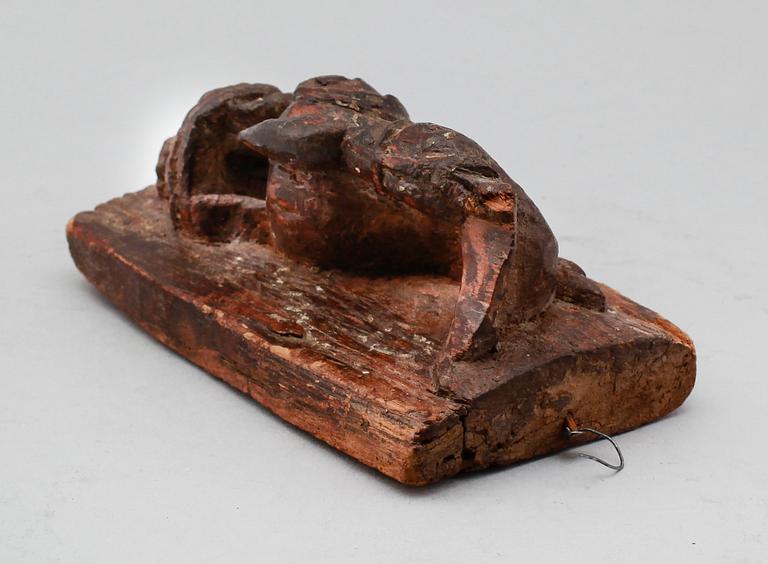 SKULPTURFRAGMENT, skuret trä, möjligen 1600-tal.