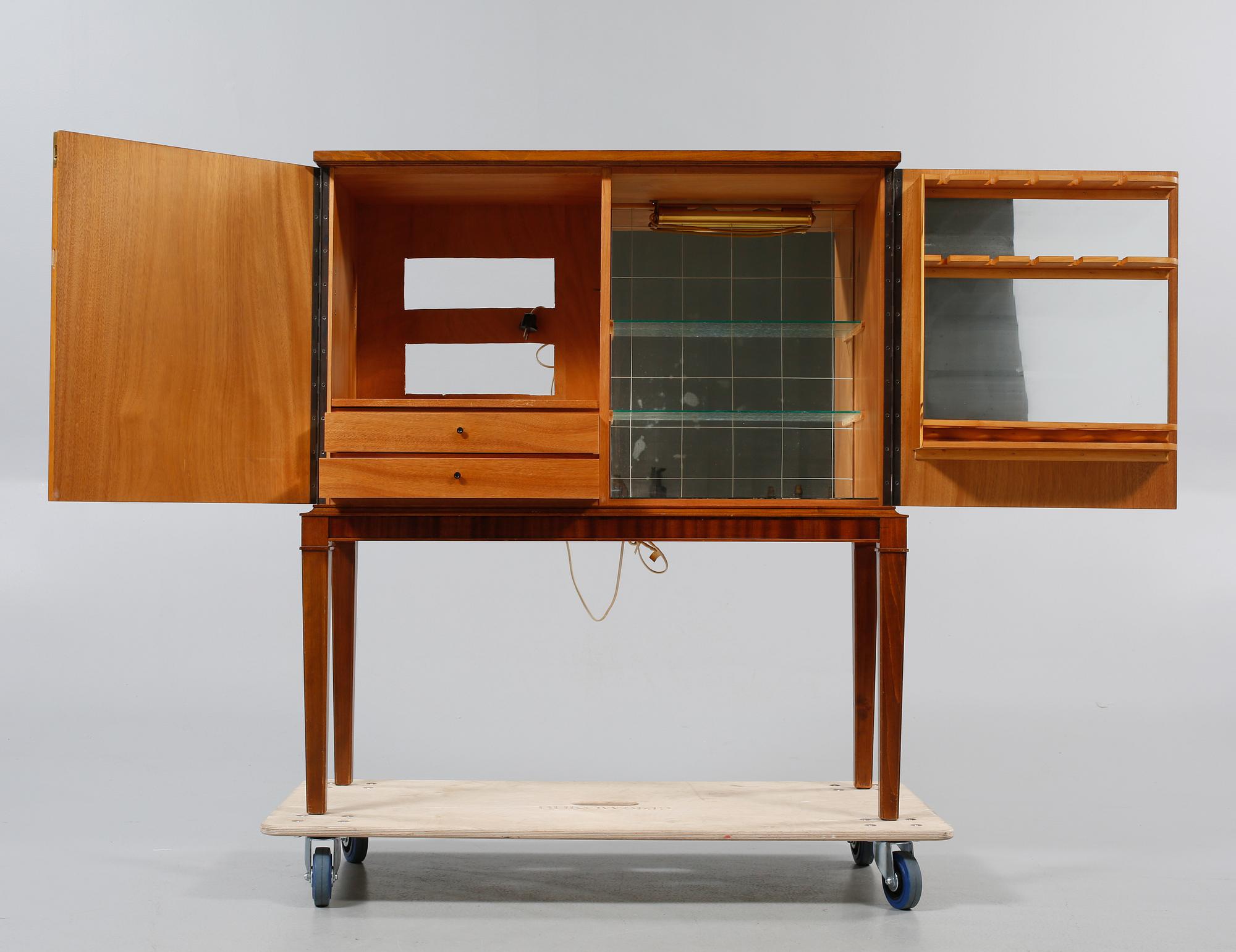 BARSKÅP, 1900-talets mitt.