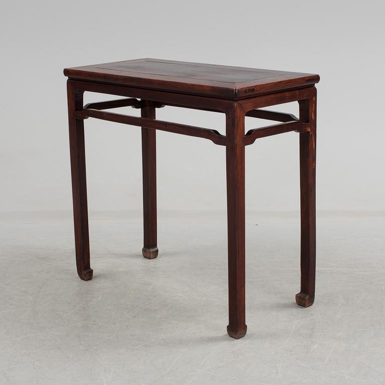 A hardwood altar table, Qing dynasty (1644-1912).