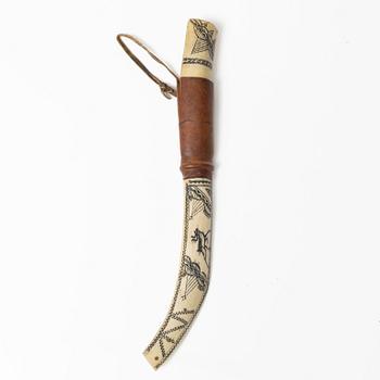 A half-horn knife.