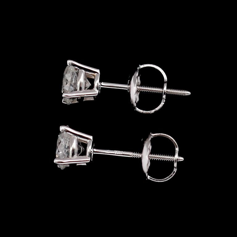 ÖRHÄNGEN, 1 par, 14 k vitguld, briljantslipade diamanter tot 0.75 ct.
