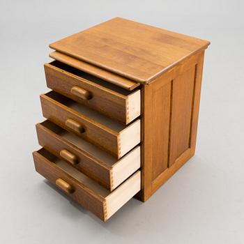 An early 20th century chest of drawers.