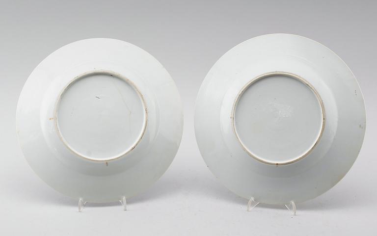 TALLRIKAR, 1 par, porslin, Kina, Qianlong 1736-1795.