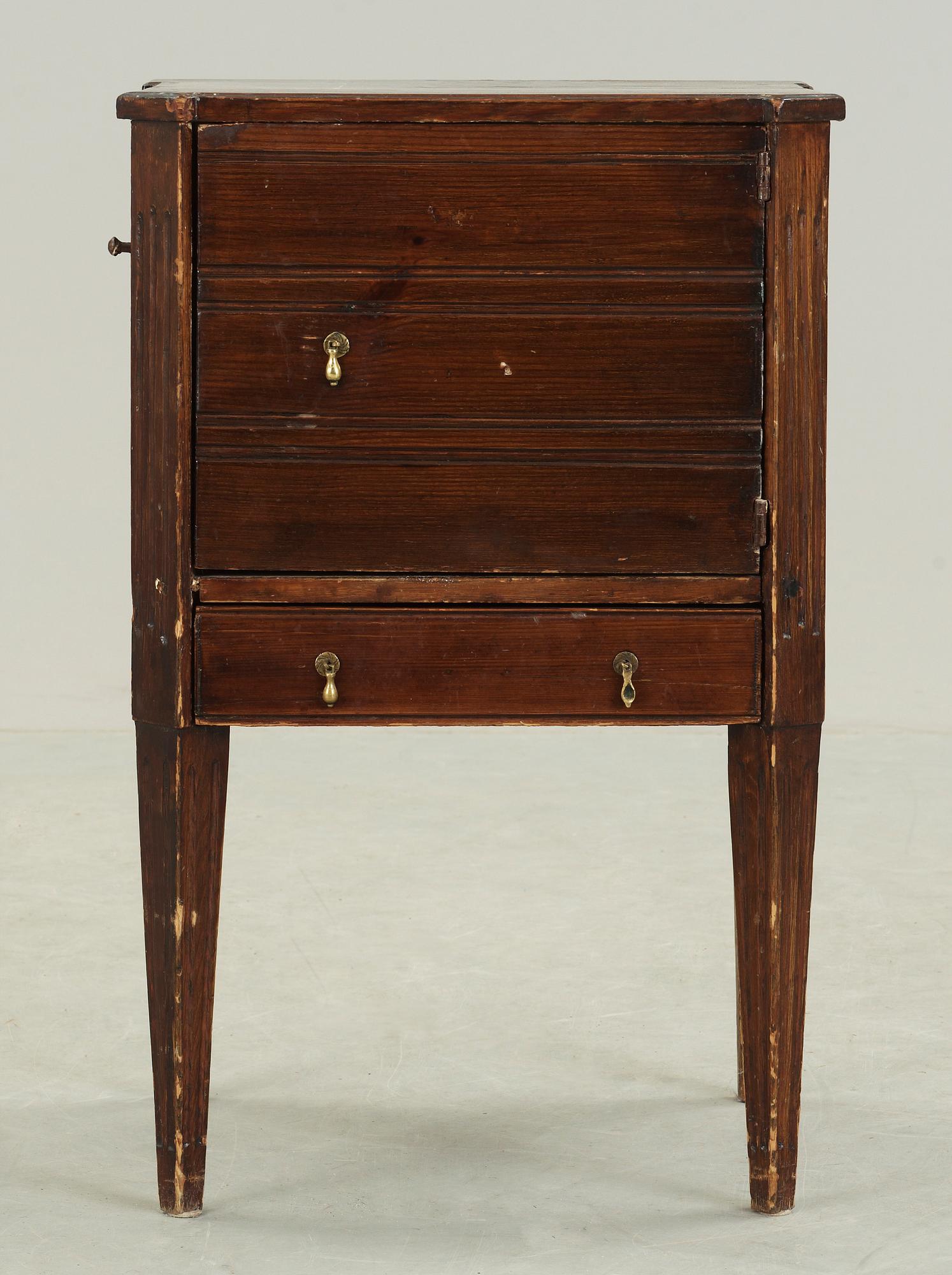 POTTSKÅP, sengustavianskt. Omkring 1800.