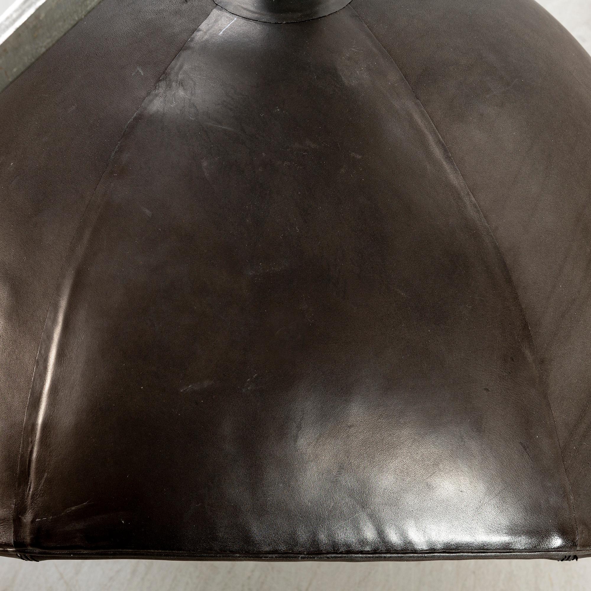 An Arne Jacobsen, aluminium and leather armchair, "Ägget" for Fritz Hansen designed in 1958.