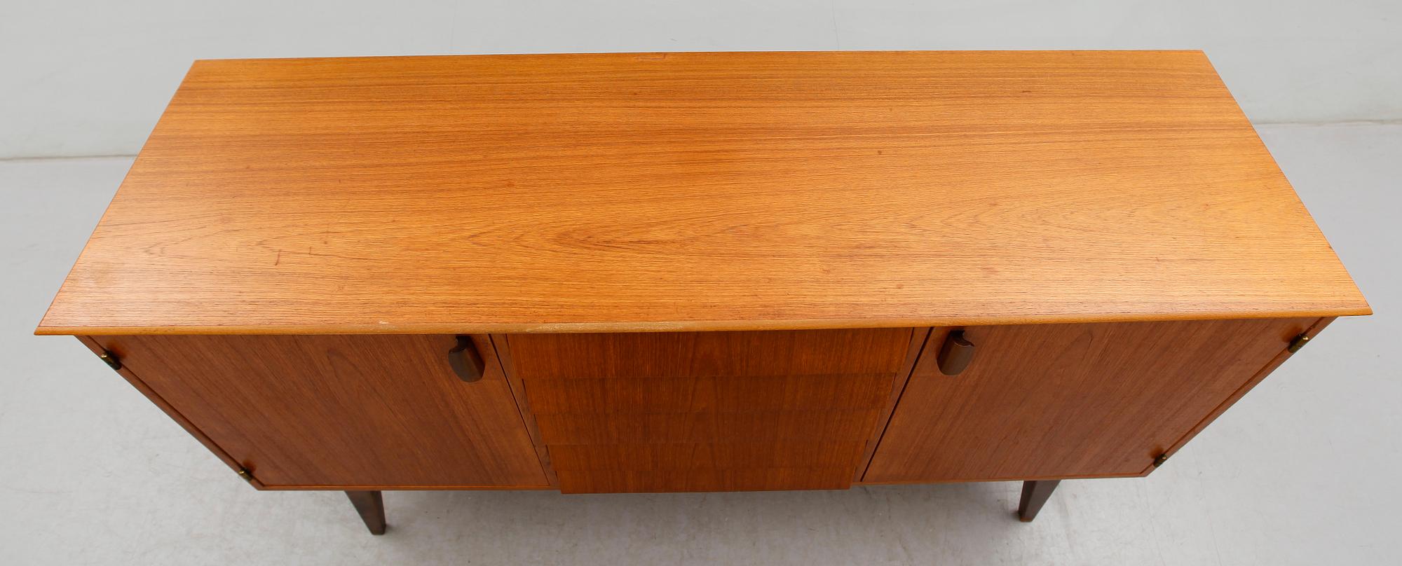 SIDEBOARD, 1900-talets mitt.