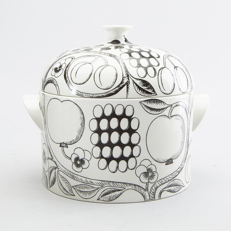 Birger Kaipiainen, An eight pcs Paratiisi dinner service form Arabia Finland later part of the 20th century.