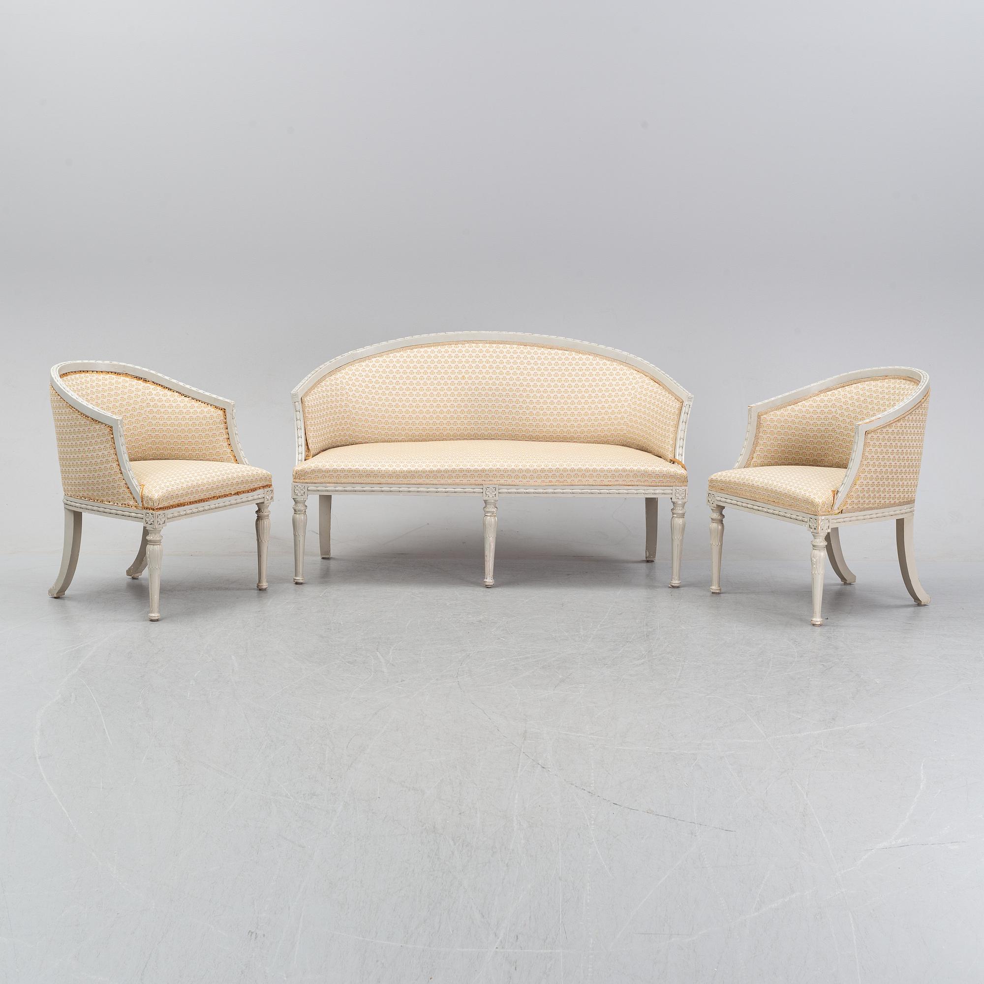 Salongsmöbel, två fåtöljer samt soffa, gustaviansk stil, 1900-talets början.