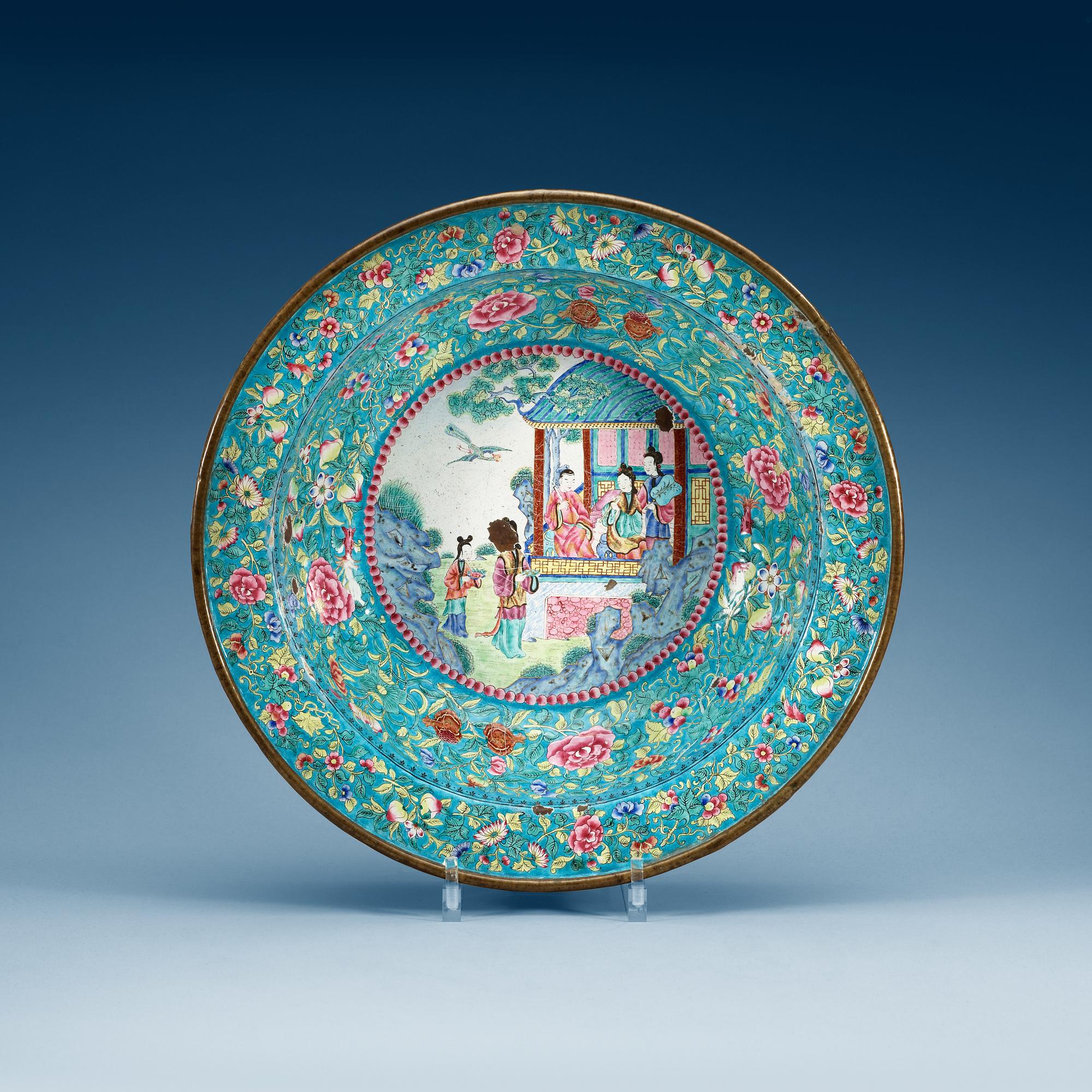 A large Canton enameled basin, Qing dynasty Jiaqing (1796-1820).