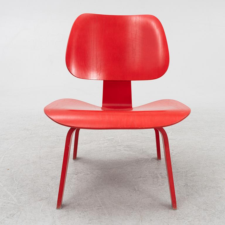 Charles & Ray Eames, fåtölj, "LCW", Vitra, daterad 2003.