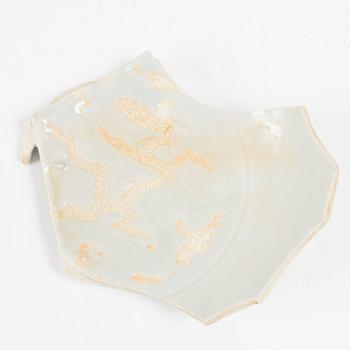 Fragment, porslin, Kina, Mingdynastin, Hongzhi (1488–1505).