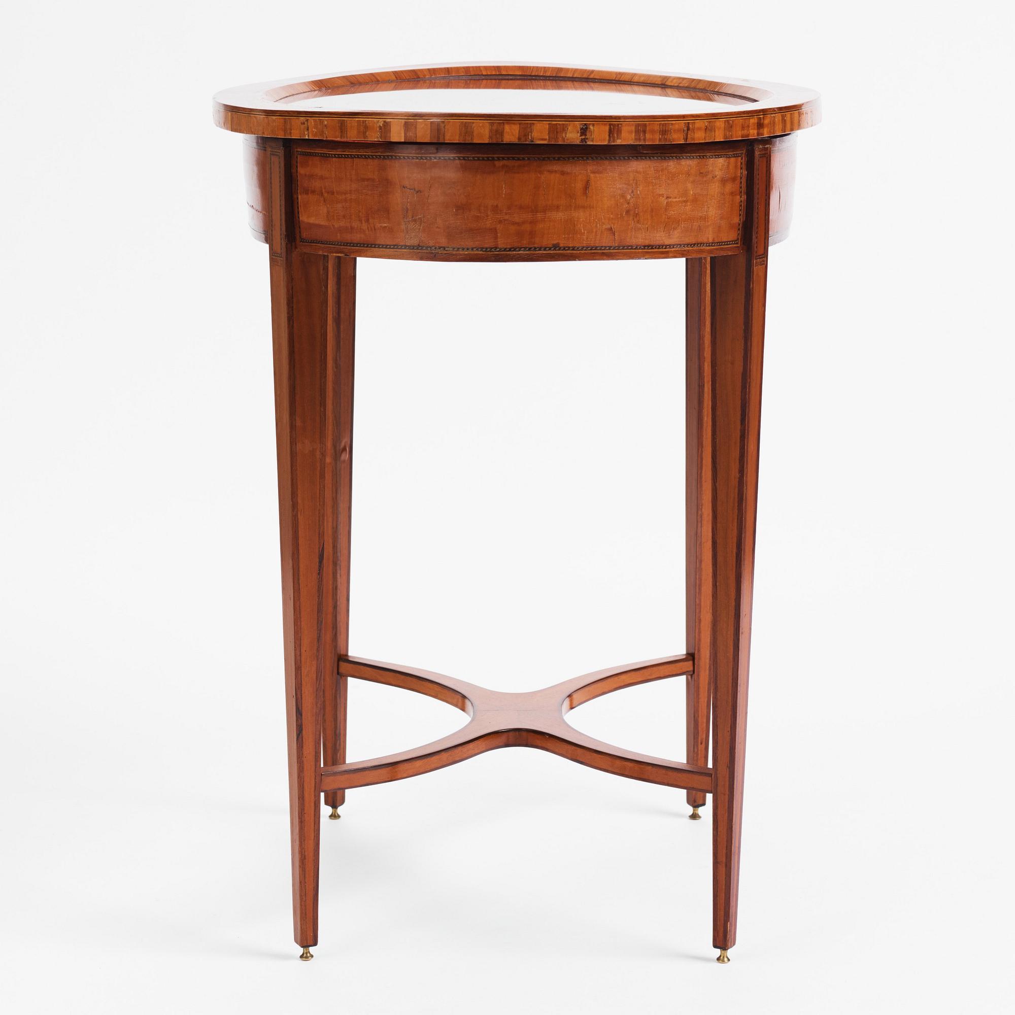 A North European mahognay display-case table, early 19th century.