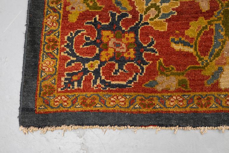 A carpet, antique Ziegler Mahal, ca 452 x 321 cm.