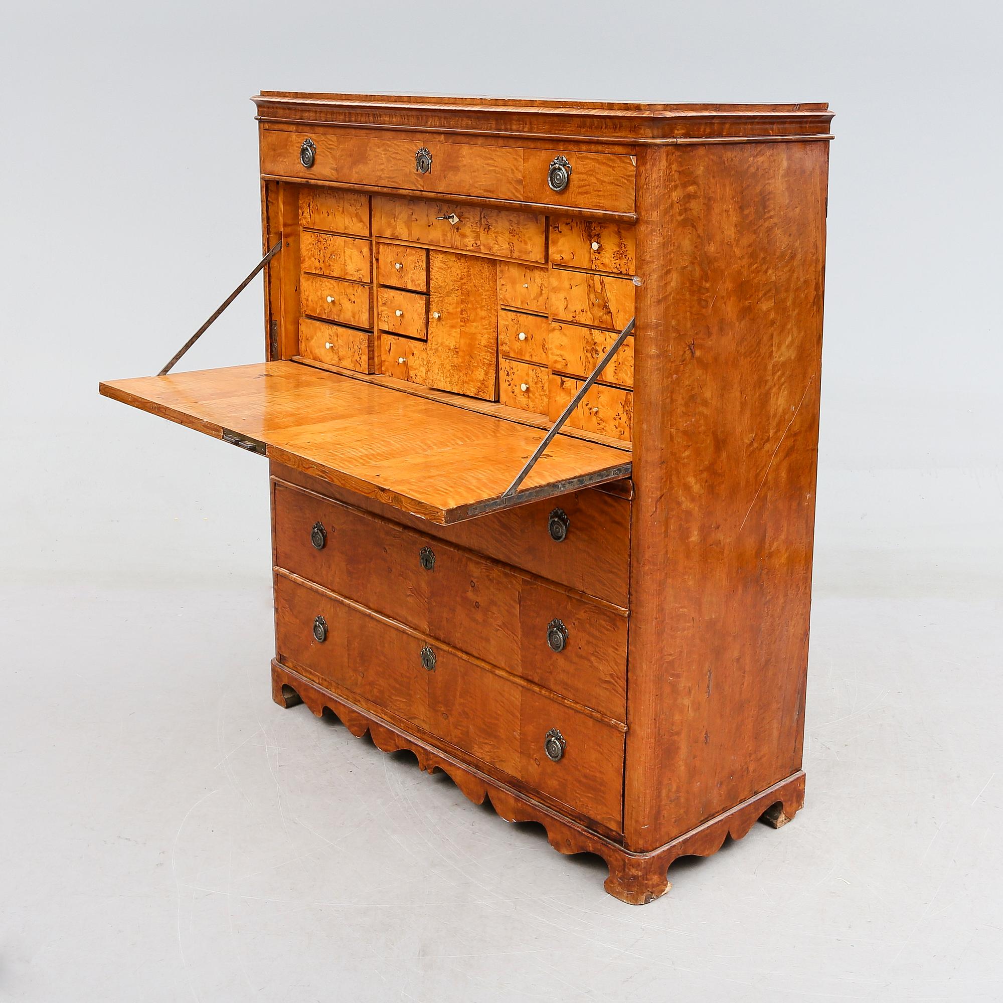 CHIFFONJÉ, 1800-talets mitt.