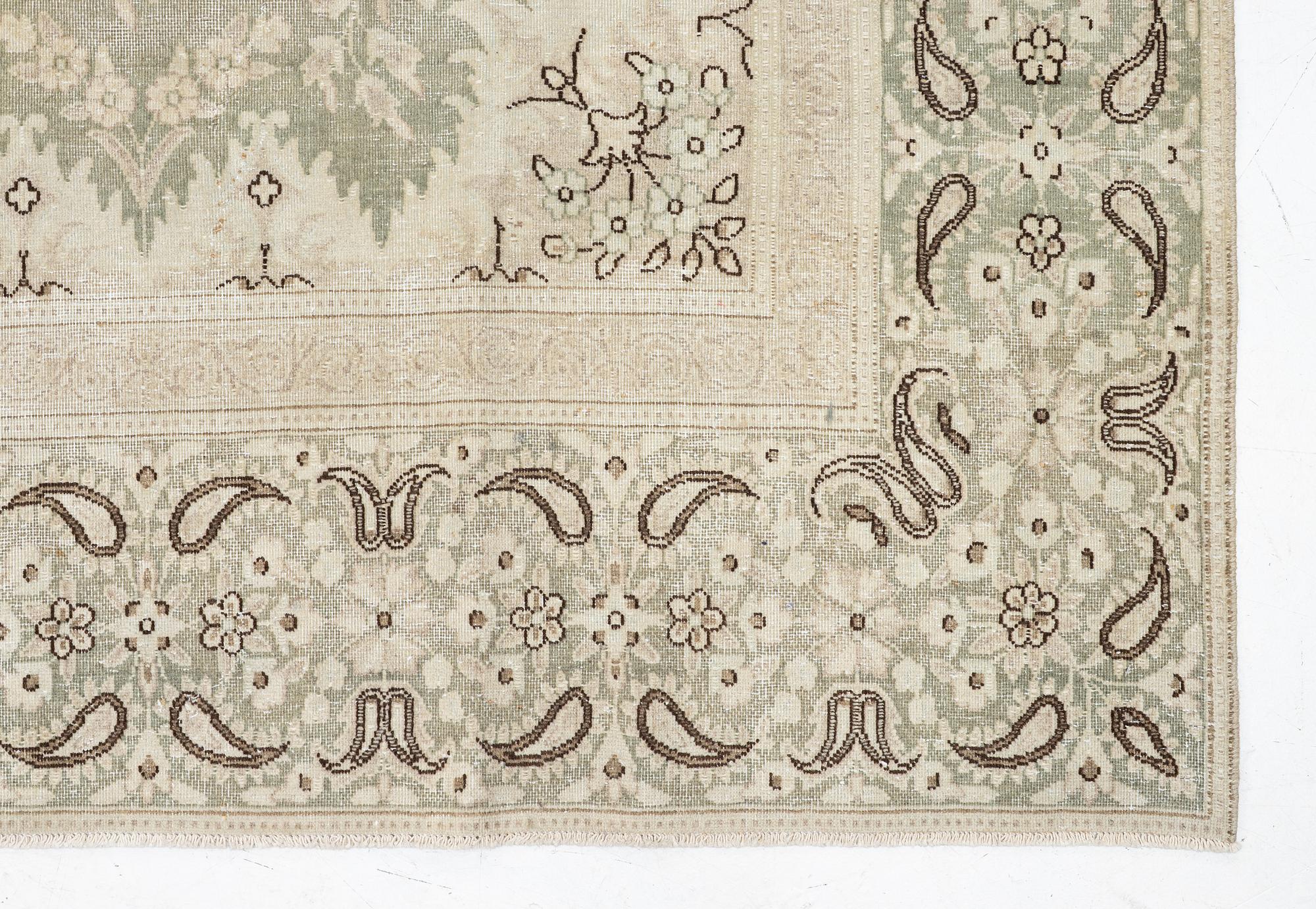 Rug, Vintage design, approx. 400 x 278 cm.