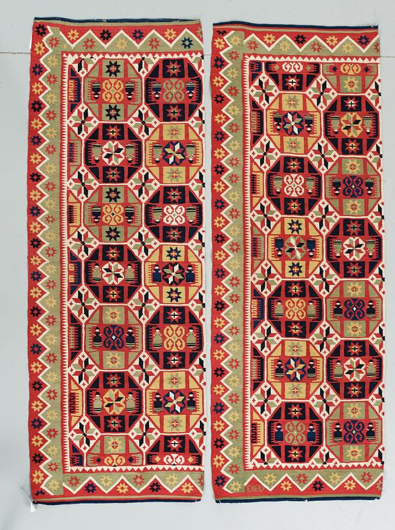 TÄCKE, två delar. Rölakan. 171 x 61 cm vardera. Skåne 1800-tal.